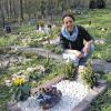 Ein Platz für tote Tiere: Tierheimleiterin Ursula Böhm gibt den Friedhof zum Sommerfest für die Öffentlichkeit frei.