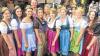 Fränkische Vielfalt: Andreas Korger, Vorsitzender des Vereins Würzburger Festwirte, mit den fränkischen Weinprinzessinnen.