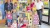 (ki)   Eine so genannte „Kuschelhöhle“, in die sich die Kinder zurückziehen oder verstecken können, wurde den Kindern der Zwergengruppe im Untersteinbacher Kindergarten vor kurzem von der Firma Manfred Ditzel aus Wustviel (Rauhenebrach) gespendet und in Betrieb genommen. Unser Bild zeigt die Kinder der Zwergengruppe des Kindergartens Untersteinbach, zusammen mit den Erzieherinnen (von links): Waltraud Hofmann, Lioba Weinbeer und Veronika Baumann, sowie den Sponsor der „Kuschelhöhle“, Manfred Ditzel (ganz rechts).
