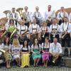 (tt)   Böhmisch G'schtörd? Wer und was sich hinter diesem eher skurrilen Namen verbirgt, können die Besucher am Sonntag, 10. Juni, ab 17 Uhr im Klosterpark erleben. Anlässlich ihres fünfjährigen Bestehens geben die 21 Musikerinnen und Musiker aus zwölf Gemeinden des Landkreises Rhön-Grabfeld unter Leitung von Winfried Werner ein Open-Air-Benefizkonzert zugunsten des Fördervereins Maria Bildhausen. Zwischen den einzelnen Stücken unterhalten Maria Hofmann-Wohlfart aus Leinach und Karlheinz Lürzel aus Sulzfeld die Zuschauer mit fränkischen Mundartgedichten und Anekdoten. Erstmals haben auch die Bildhäuser Trommler unter Leitung von Benjamin Balling, gleichzeitig Schlagzeuger bei Böhmisch G'schtörd, als Vorgruppe einen Auftritt vor großem Publikum. Der Eintritt ist frei, es wird um Spenden für die Einrichtung Maria Bildhausen gebeten. Sitzplätze und Verpflegung sind bei diesem Musikfestival im besonderen Ambiente des Klosterparks ausreichend vorhanden. Bei schlechtem Wetter findet das Konzert im Abteisaal statt. Auf dem Bild die Kapelle Böhmisch G'schtörd in Maria Bildhausen.