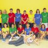 (mk)   Es ist eine reine Frauensache: Am Dienstag fand die erste Trainingseinheit der neu ins Leben gerufenen Betriebssportgruppe der Stadt Marktheidenfeld statt, die sich künftig in der Kindertagesstätte Kolpingstraße trifft. Die Gründung dieser Betriebssportgruppe geht auf die tatkräftige Initiative der seit dem 1. August 2011 amtierenden Personalrätin Ursula Krebs zurück. In Anwesenheit von Monika Oetzel, Leiterin der Volkshochschule Marktheidenfeld, und Bürgermeisterin Helga Schmidt-Neder (von rechts) trafen sich erstmals Sportinteressierte aus den Reihen der Stadtverwaltung, um gemeinsam der Bewegung zu frönen. Die Rathauschefin begrüßte ihre Mitarbeiterinnen persönlich in der Kindertagesstätte Kolpingstraße und wünschte ihnen viel Spaß, Freude und jede Menge Durchhaltevermögen beim Sport. Sie befürworte diese Aktion ausdrücklich, denn schließlich sei körperlich ausgeglichenes und gesundes Personal auch ein Vorteil für den Arbeitgeber. Sie spendierte jeder Teilnehmerin ein T-Shirt mit dem Logo der Stadt Marktheidenfeld. Monika Oetzel wies darauf hin, dass diese Betriebssportgruppe von der Stadt in Kooperation mit der Volkshochschule angeboten wird. Dann stellte sie Trainerin Edith Peter vor, die ihr bereits von Kursen bei der Volkshochschule bekannt ist, und ließ keinen Zweifel an deren Qualitäten als Übungsleiterin. Die Betriebssportgruppe der Stadt Marktheidenfeld wird sich jeden Dienstag von 18 bis 19 Uhr in der Kindertagesstätte Kolpingstraße treffen.
