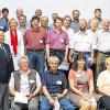 Sie sind die Freigiebigsten: Aus dem Landkreis Kitzingen kamen 22 Blutspender (im Bild mit den offiziellen Gratulanten) zu einer Ehrungsfeier des Blutspendedienstes in die Karl-Knauf-Halle nach Iphofen.