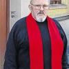 Roland Steuerwald: Mit seinem Markenzeichen, dem roten Schal.