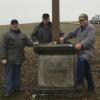 Das Feldkreuz am alten Lindenbaum und seine drei "Retter".