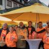 Auftakt im strömenden Regen am Oberen Markt: Das Mitmachprogramm „Würzburg bewegt sich“ ist am Freitag in eine neue Runde gestartet. Über einen Zeitraum von vier Wochen gibt es ein umfassendes Programm mit zahlreichen kostenfreien Aktionen rund um das Thema Bewegung.