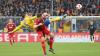Benjamin Kessel (Eintracht Braunschweig) im Zweikampf mit Janik Bachmann (FC Würzburger Kickers).