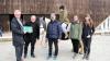 Im Bild (von links): Leonhard Rosentritt (Behördenleiter Wasserwirtschaftsamt Bad Kissingen), Jeremias Schuler (Leiter therapeutische Fachdienste, Blindeninstitut), Eugen Brehmer (Heilpädagoge, Blindeninstitut) Darja auf Conchita, Jennifer Engel (Sachgebietsleiterin) und Franziska Pörtner (Mitarbeiterin) aus dem Wasserwirtschaftsamt Bad Kissingen.