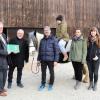 Im Bild (von links): Leonhard Rosentritt (Behördenleiter Wasserwirtschaftsamt Bad Kissingen), Jeremias Schuler (Leiter therapeutische Fachdienste, Blindeninstitut), Eugen Brehmer (Heilpädagoge, Blindeninstitut) Darja auf Conchita, Jennifer Engel (Sachgebietsleiterin) und Franziska Pörtner (Mitarbeiterin) aus dem Wasserwirtschaftsamt Bad Kissingen.