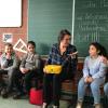 Märchenerzählerin Kerstin Lauterbach entführte Schüler in die Welt der Märchen.