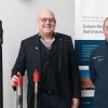 Die Macher von DMI Injektonstechnik in Schwebenried mit Spezialbohrern. Links Geschäftsführer Walter Münch, rechts der Bereichsleiter Süd, Hilmar Neumeier.