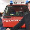 Der neue Jugendwart Sascha Bauer (links) wurde vom ersten Feuerwehrkommandanten Jürgen Landauer begrüßt.