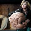 In Gerhart Hauptmanns Drama "Die Ratten" wird ein Baby zum tragischen Zankapfel. Im Bild Anja Lenßen als Henriette.