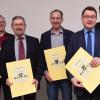 Die Vereinfachte Flurbereinigung für den Kernwegebau ist angeordnet. Das Bild zeigt (von links) Matthias Schwarz, Wolfgang Zilker, Harald Endreß, Dr. Manfred Kern, Bernhard Kisch, Wolfgang Lampe, Werner Heindl, Eva-Maria Fell und Nadine Höhne.
