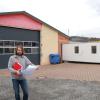 Der Bürocontainer wird durch einen verspiegelten Anbau ersetzt. Der Bürocontainer wird durch einen verspiegelten Anbau ersetzt.