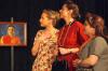 Ernst und Komik liegen bei „Le voci di dentro“ von Edurado de Filippo beieinander: Carina Anderl, Sandra Ellena, Clara Astorino (von links).
