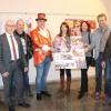 Die Ausstellungseröffnung fand mit (von links): Else Platzer, Bürgermeister Jürgen Lippert, Rainer Pröschl, Jörg Fella, Jasna Blaic, Rosemarie Knechtel, Günther Felbinger (Vorsitzender Stadtmarketing Gemünden) und Peter Lang statt.