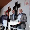 Nach der Urkundenverleihung: von links nach rechts: Martin Hahn (Druck), Druckereileiter Michael Blaß und Reinhold Döring (Technischer Leiter).