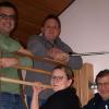 SV-Nenzenheim-Vorsitzender Andreas Haßold (rechts oben) macht ebenso wie Schriftführer Martin Sandreuter (daneben), stellvertretende Vorsitzende Cornelia Baumbach und Kassier Johannes Ott noch einmal vier Jahre weiter. Die Sprossenwand wurde im vergangenen Jahr neu angeschafft.