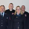 KBI Thomas Graumann (rechts) und KBM Steffen Rückert (links) freuten sich über die erfolgreichen Vorstands-Neuwahlen bei der Freiwilligen Feuerwehr Wechterswinkel. Von links Vorsitzender Albert Wende, 2. Vorsitzender Tom Wende, Schriftführerin Katja Heim und Kassenwart Sven Heim.