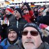 Selfies ohne Ende in der Chiemgau-Arena: Auch von den Sulzfeldern mit (vorne links) dem Vorsitzenden Michael Solf, rechts der Alslebener Thomas Bier.