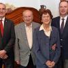 Pauline und Waldemar Ruff aus Oberhohenried feierten am Donnerstag Diamantene Hochzeit. Dazu gratulierten stellvertretender Landrat Michael Ziegler (rechts) und dritter Bürgermeister Stephan Schneider (links).
