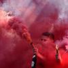 Die Fußball-Relegation im Kreis Rhön elektrisiert einmal mehr die Massen. Gleich drei Spiele locken mehr als 1.000 Zuschauer an. Der Einsatz von Pyrotechnik, wie hier beim Spiel zwischen der SG Urspringen-Sondheim/Rh. und dem TSV Nordheim, trübt allerdings etwas die Bilanz.