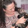 Silvia Pfaff begutachtet die Riesenschnauzer-Babys. Silvia Pfaff begutachtet die Riesenschnauzer-Babys.