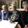 Im Restaurant des Hotels "Stadt Mainz": die Inhaberinnen (von links) Margarete und Anneliese Schwarzmann und ihre Freundin Gabriele Halbritter, geb. Kilian. Alle drei waren früher Schülerinnen bei den Liseli.