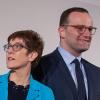 Die Mitbewerber um den CDU-Vorsitz, Annegret Kramp-Karrenbauer und Jens Spahn, grenzten sich gegen Friedrich Merz ab.