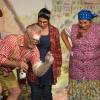 „Alles bestens geregelt!“ bei der Theatergruppe Reichenberg (von links) Werner Hemrich, Wolfgang Zoglmann, Mariam Oßwald, Karin Brodwolf und Elke Rose.