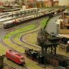Im Bahnbetriebswerk werden Dampfloks mit Kohle, Wasser und Sand versorgt. Aber auch Diesel- und Elektroloks und ICE sind auf der Anlage der Eisenbahnfreunde Weikersheim unterwegs. 