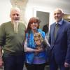 Das Bild zeigt von links Johannes Lindner, Waltraud Lindner mit Hund "Baysie" und den zweiten Bürgermeister Erich Servatius.
