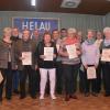 Ehrungen für mindestens 44 Jahre Mitglied bei der Faschingsgilde Helau Krakau Höchberg. (von links) Schirmherr MdL Manfred Ländner, Marlis Härtel, Herbert Kiesel, Ernst Härtel, Walter Riegel,  Gisela Braunreuther, Hans Huber, Sitzungspräsident Michael Kiesel, Rita Hupp, Herbert Hupp, Anni Nickel, Vorstand Bernd Wilhelm, Sofie Wilhelm und Ordenskanzler Wolfgang Knorr.