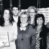 Erinnerung: Heinz Steuer (links) eröffnete 1972 sein Optikergeschäft. Das Bild zeigt ihn im Kreis der Familie und Mitarbeiter.
