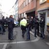 Polizeiaufgebot in der Würzburger Innenstadt: Die Familie eines schwer behinderten Jungen soll nach Tschetschenien abgeschoben werden. Freunde und Anwohner protestierten dagegen. Polizeiaufgebot in der Würzburger Innenstadt: Die Familie eines schwer behinderten Jungen soll nach Tschetschenien abgeschoben werden. Freunde und Anwohner protestierten dagegen.