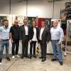 Julian Wurm (Beck Ausbildungsbeauftragter), Joachim Beck (Inhaber und Gesellschafter), Peter Wolf und Christine Beck-Meidt (beide GF, Beck Elektrotechnik GmbH), Bürgermeister Adolf Bauer und Matthias Lawnik (Beck Ausbildungsbeauftragter) (von links) in der neuen Lehrwerkstatt