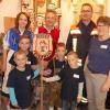 Die Freude war riesig bei den Jungs und Mädchen der Kinderfeuerwehr „Löschwichte“ des Marktes Oberelsbach über ein neues Vortrageschild.