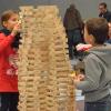 Nicht nur Holzklötze in die Höhe stapeln kann man beim Tag "Zeit für Kinder" in der Höchberger Mainlandhalle. Das Programm der kommunalen Jugendarbeit ist sehr vielfältig angelegt.