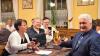 Wahlparty der AfD in Schwarzach mit Landtagskandidat Christian Klingen (rechts). Der Markt Einersheim musste am Ende doch noch einmal zittern.