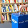 Der Wähler füllt unseren Fragebogen selbst aus und wirft ihn in die Infratest dimap-Wahlurne. So bleibt die Anonymität seiner Antworten gewahrt.   Foto: Infratest dimap