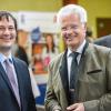 Festakt 50. Geburtstag PTA-Schule Würzburg; Schulleiter Dr. Andreas Heinze (links) im Gespräch mit dem Präsidenten der Bayerischen Landesapothekerkammer Thomas Benkert. Festakt 50. Geburtstag PTA-Schule Würzburg; Schulleiter Dr. Andreas Heinze (links) im Gespräch mit dem Präsidenten der Bayerischen Landesapothekerkammer Thomas Benkert.