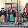 So sehen offizielle schottisch-irisch-fränkische Freunde aus: Die Röthleiner Trachtler und der Clan McEl schlossen am Wochenende den offiziellen Freundschaftsbund in der Röthleiner Pfarrkirche.