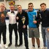 Waren beim Deutschlandpokal überaus erfolgreich: Die fünf Kickboxer des Fightclubs Schonungen (von links) Nick Schander, Trainer Sven Kirsten, Trainer Manuel Leist, Kerem Cenk und Aslan Yeniay, Maximilian Reus fehlt auf dem Bild, holten vier Titel nach Schonungen.