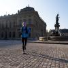 Vorbei an der Würzburger Residenz: Der Lauf quer durch Deutschland ist für Extremläufer Norman Bücher quasi die Generalprobe für sein Lebensprojekt „7 Continents“. Vorbei an der Würzburger Residenz: Der Lauf quer durch Deutschland ist für Extremläufer Norman Bücher quasi die Generalprobe für sein Lebensprojekt „7 Continents“.