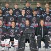Schaffen die „Hawks“ erneut den Einzug in die Aufstiegsrunde? Und gelingt diesmal sogar der Aufstieg in die Bayernliga? Auf den Start am Sonntagnachmittag beim ESV Waldkirchen freuen sich (jeweils von links, hintere Reihe): Lukas Kratschmer, Lucas-Andreas Thebus, Georg Lang, Michael Stach, Manuel Kurz, Jan Trübenekr, Jakub Sramek, Kilian Hümmer und Betreuer Thorsten Malchus. Mitte: Sportvorstand Andreas Kurz, Betreuer Bernd Keller, Fabian Vollert, Max Hildenbrand, Daniel Hora, Pascal Marx, Max Zösch, Marco Hildenbrand, David Franek und Betreuer Thomas Heinisch. Vordere Reihe: Jens Dietz, Philipp Bates, Kapitän Christian Dietrich, Martin Hildenbrand, Trainer Martin Reichert, Michael Breyer und Timo Jung. Es fehlen Michal Babkovic, Stefan Ankenbrand, Ilja Kinereisch, Alexander Stahl sowie Frederic Rambacher.