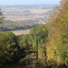 Einst war die von weitem sichtbare über den Steigerwald-Höhenzug bei Schönaich führende Schneise mit der Stromfreileitung nach Ebersbrunn ein wesentlicher Orientierungspunkt. Das Sturmtief „Fabienne“ hat die Trasse komplett zerstört, so dass sich die ÜZ Mainfranken entschieden hat, sie zu verkabeln.