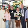 Pastoralreferentin Claudia Jung (links) segnete die kürzlich fertiggestellte Firmenhalle des Baggerbetriebes Münch in Zellingen. Mit dabei auf dem Bild von rechts: Seniorchef Josef Münch, Zellingens dritter Bürgermeister Rudi Röder, Seniorchefin Inge Münch, Betriebsinhaber Holger Münch sowie Enkelin Milena Münch, die bei der Hallensegnung der Pastoralreferentin assistierte.