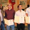 Dietmar Lindner (links), Vizepräsident des Verbandes Garten-, Landschafts- und Sportplatzbau Bayern, gratulierte den besten Landschaftsgärtner-Azubis in Unterfranken (von links): Julius Weikard, Felix Lachner und Alexander Zöller.
