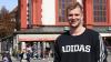 Nicht ganz so riesig wie Dirk Nowitzki, aber auch zwei Meter groß: Michael Schulz, Kreisläufer beim Handball-Zweitligisten DJK Rimpar Wölfe.