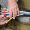 Das Überlandwerk Rhön und die Deutsche Telekom machen gemeinsame Sache: Wer neu baut, bekommt neben dem Stromanschluss auch gleich eine Anbindung ans schnelle Internet.